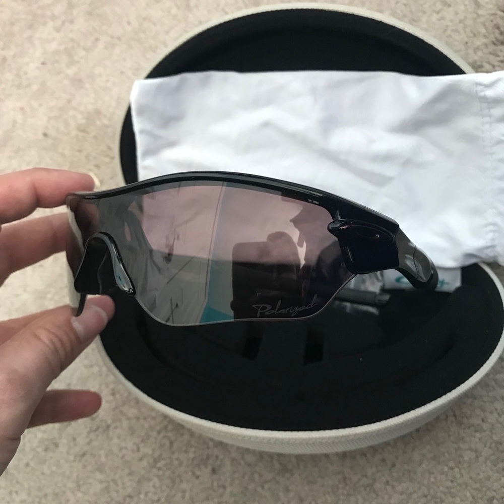 OAKLEY polarized sunglasses